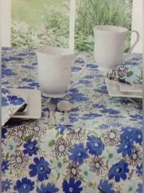 Vera Ruemann Retro Floral Pattern Tablecloth Round